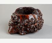 Works of Art : small wooden brushpot (root) forming an irregular decor from which comes out a head of animal china circa 1900 