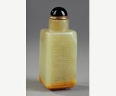Snuff Bottles : Jade nephrite snuff bottle sculpted with "Shou"design-1750/1820 