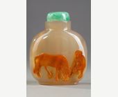 Snuff Bottles : agate snuff bottle carved in the light brown vein of a horse and a monkey - China official school  1750/1850