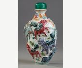 Snuff Bottles : Moulded porcelain snuff box with fantastic animals decor - China 1800/1840