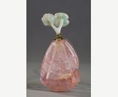 Snuff Bottles : Tourmaline snuff bottle carved in the shape of fruit with foliage and flowers. Jadeite stopper  carved in the shape of flowers ... late 19th century
4cm