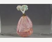 Snuff Bottles : Tourmaline snuff bottle carved in the shape of fruit with foliage and flowers. Jadeite stopper  carved in the shape of flowers ... late 19th century
4cm
