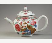 Polychrome : Teapot Famille Rose porcelain  decorated with flowers and birds - early Qianlong 1736/1795