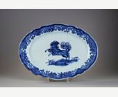 Blue White : Large dish with round edge in white blue porcelain bearing a decoration of a dog probably a epagneul
standing on its hind legs on the ground or growing Lingzi mushrooms - China Qianlong period 1736/1795