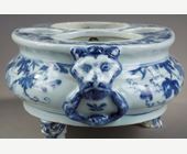 Blue White : Oil carrier-vinaigrier porcelain blue-white oval shape resting on three feet adapted posteriorly in inkwell with decoration of loirs in the grapes the handles in the shape of head of lions and rings and feet in the shape of masks of Taotie  - China Kangxi period 1662/1722
