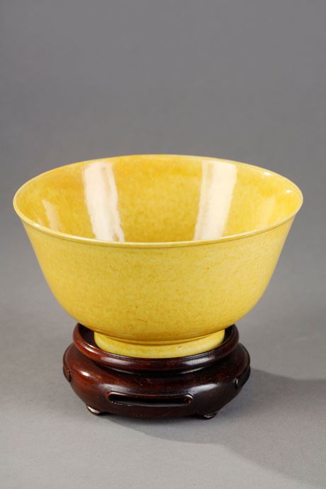 Polychrome : Small bowl Imperial yellow - Jingdezhen kilns Mark period Guangxu 1875/1908