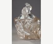 Objets d'art : Boite en cristal de roche figurant un lapin sautant pardessus les vagues ecumantes - Chine 19em siècle