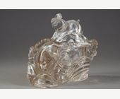 Objets d'art : Boite en cristal de roche figurant un lapin sautant pardessus les vagues ecumantes - Chine 19em siècle