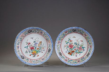 Objets d'art : Rare paire de coupes en email de Canton polychrome sur cuivre  - Chine Epoque Qianlong 1736/1795