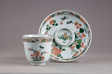 Polychrome : gobelet et soucoupe dit Trembleuse  en porcelaine de la Famille Verte  - Chine epoque Kangxi 1662/1722