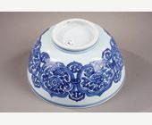 Blue White : Bowl  porcelain blue white decorated with stylised flowers and Ruyi heads - 17th century -
Diam. 20cm
