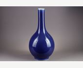 Bleu-Blanc : Vase bouteille en porcelaine monochrome bleu - Chine 1770/1820