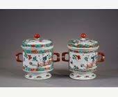 Polychrome : Paire de pots couvets avec anses en porcelaine de la famille verte 
Chine epoque Kangxi 1662/1722 