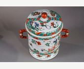 Polychrome : Paire de pots couvets avec anses en porcelaine de la famille verte 
Chine epoque Kangxi 1662/1722 
