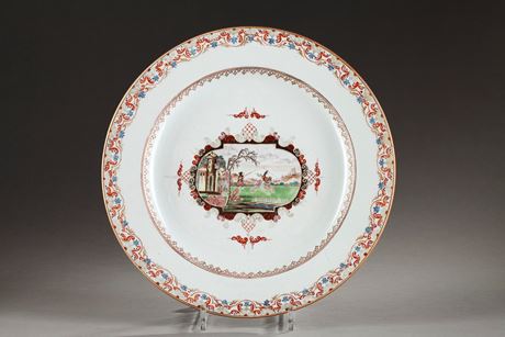 Polychrome : Grand plat en porcelaine de la "famille rose" dans le style de Meissen -Chine vers 1750 -