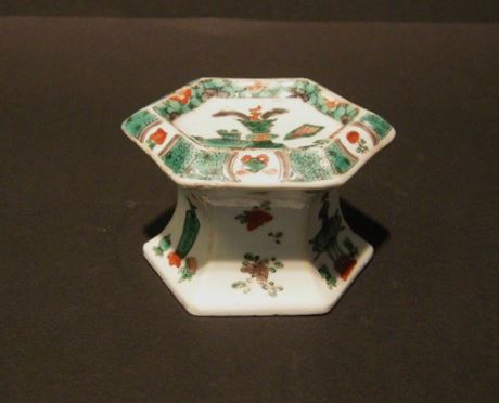 Polychrome : saliere en porcelaine de la famille verte  - epoque Kangxi 1662/1722