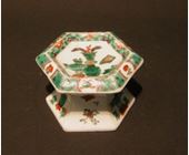 Polychrome : saliere en porcelaine de la famille verte  - epoque Kangxi 1662/1722
