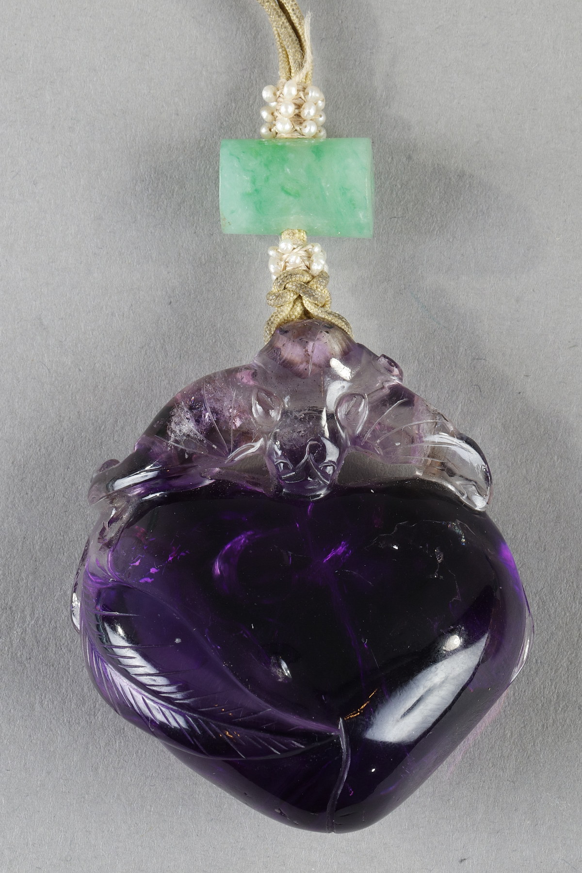 Works of Art : Nice pendant amethyst  - old mount with jadeite and mother of pearl - 19th century