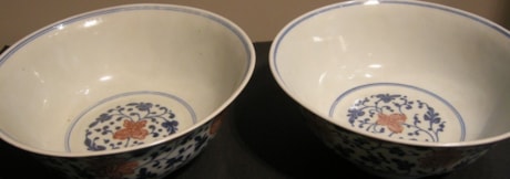 Blue White : porcelain pair of bowls enamelled underglaze blue and copper red with stylised flowers and leaves - mark xuande ? - Circa 1800/1850
D 20,5cm