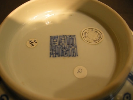 Blue White : porcelain pair of bowls enamelled underglaze blue and copper red with stylised flowers and leaves - mark xuande ? - Circa 1800/1850
D 20,5cm