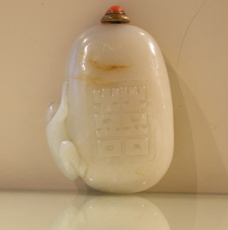 Snuff Bottles : Superb jade snuff bottle sculpted with "Shuang xi" sign and a monkey-1750/1850-