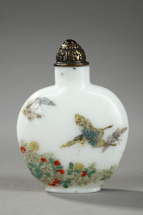 Tabatières : verre emaillé en polychromie de fleurs feuillages et insectes - Yangzhou -
Marque et epoque Qianlong 1736/1795