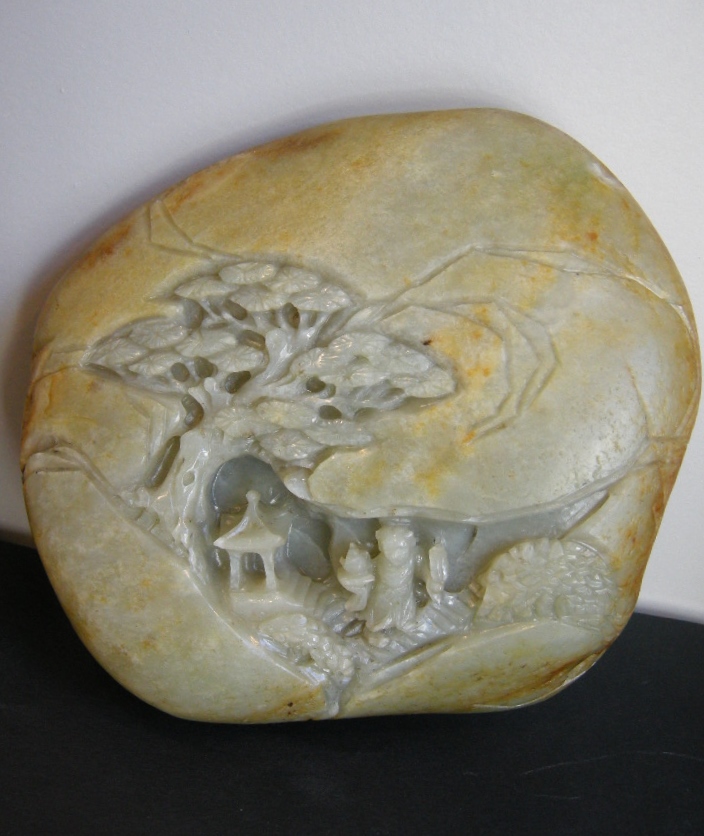 Works of Art : Jade boulder  sculpted  - Qing period 19th century

(H 16cm)