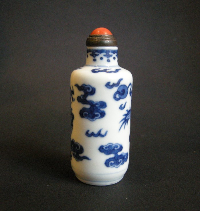 Snuff Bottles : snuff bottle porcelain blue and white painted in nice undergglaze blue with dragon and clouds  - 1800/1860 