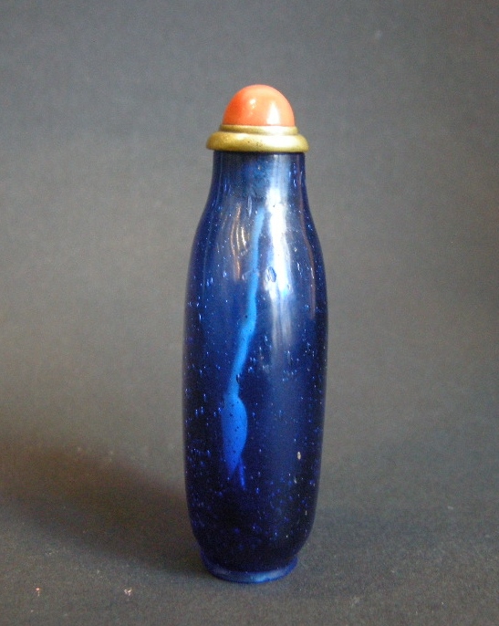 Snuff Bottles : glass snuff botthe blue saphir  - qianlong period 1736/1795