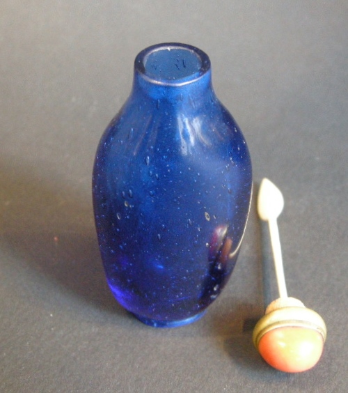 Snuff Bottles : glass snuff botthe blue saphir  - qianlong period 1736/1795