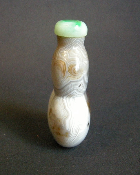 Snuff Bottles : agate banded snuff bottle double gourd 
19th century