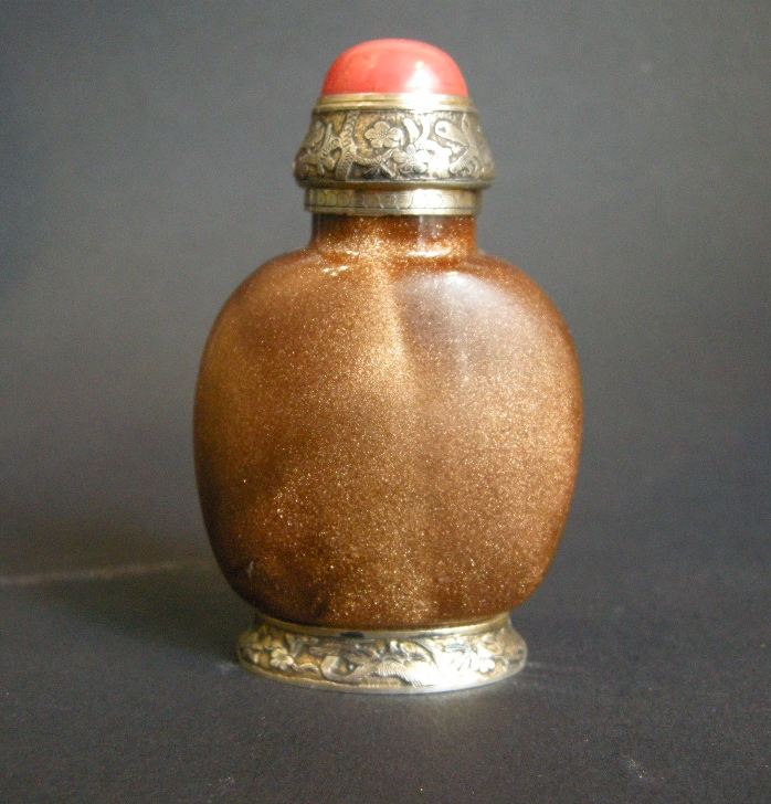 Works of Art : snuff bottle glass aventurine imitating perfect the stone _
19° century
silver mount by maquet nice (France)