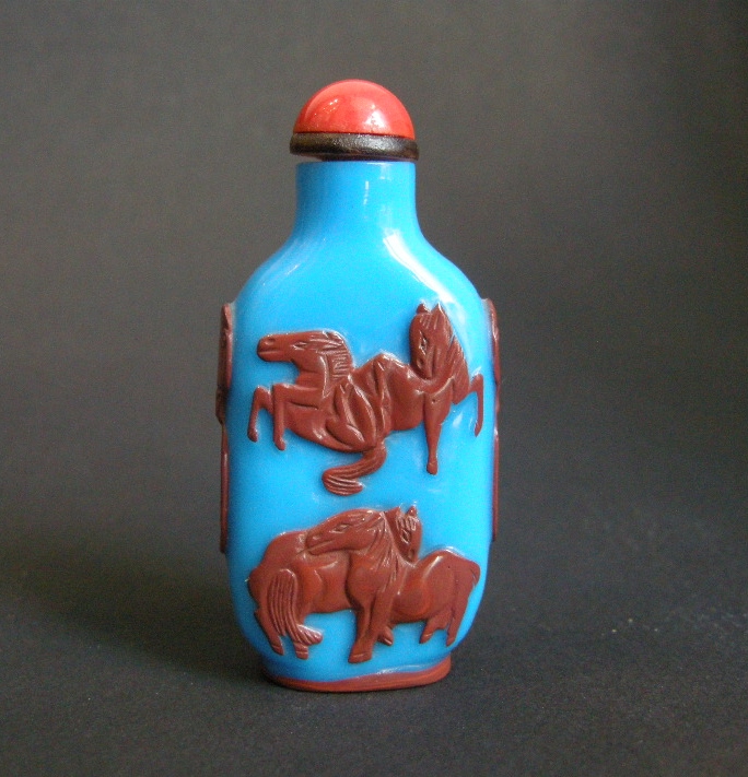 Snuff Bottles : Glass Snuff bottle overlay -Yangzhou 1790/1850