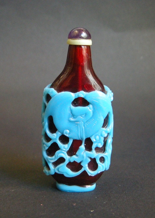Snuff Bottles : Rare Overlay glass Snuff Bottle Turquoise and  red rubis - 1770/1830