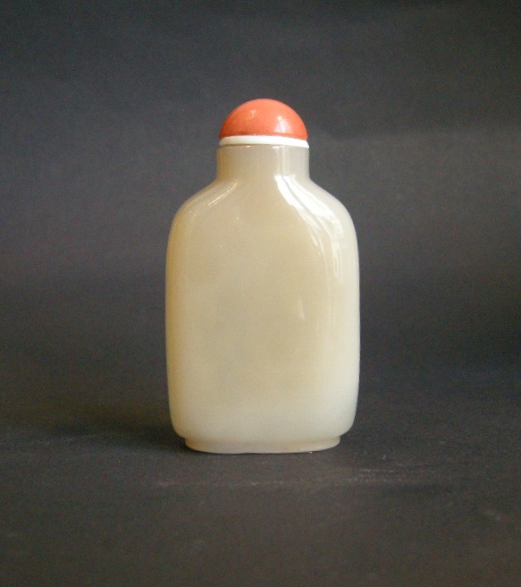 Snuff Bottles : snuff bottle agate  beige color  (very good hollowed)
Circa 1780/1850