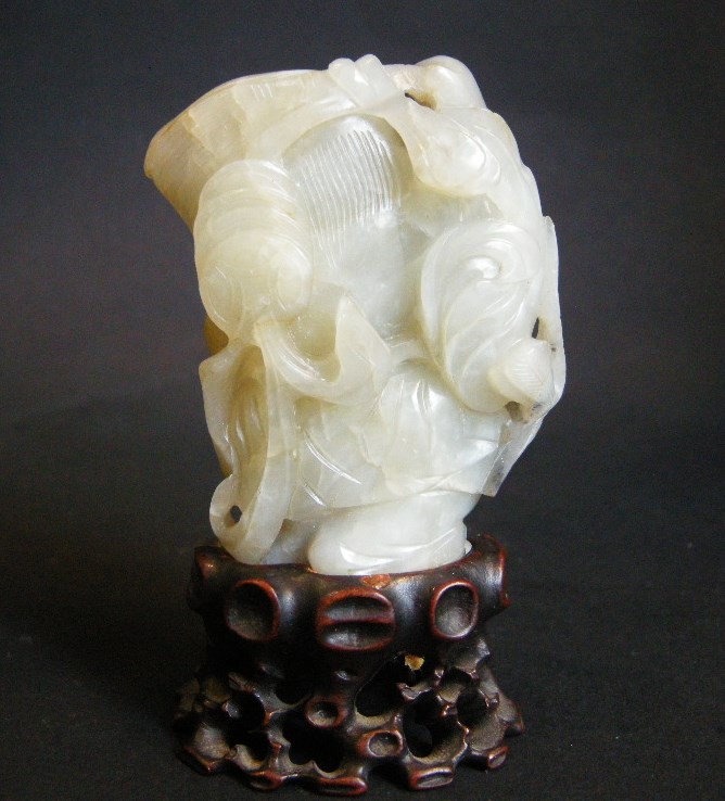 Works of Art : Small figure nephrite jade  showing Liu Hai -  18/19° century -