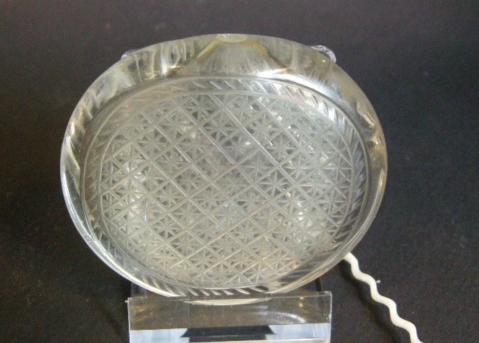 Snuff Bottles : Very rare glass snuff bottle imiting the rock cristal. Chine, XVIII / XIX th century.