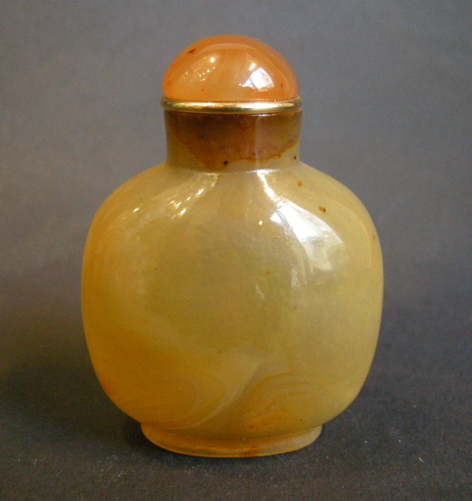 Snuff Bottles : snuff bottle agate  very well hollowed _   Chinese 1750/1850