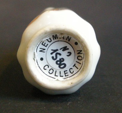 Snuff Bottles : porcelain snuff bottle with two panels decorated with figures in a landscapes  _ 19th century