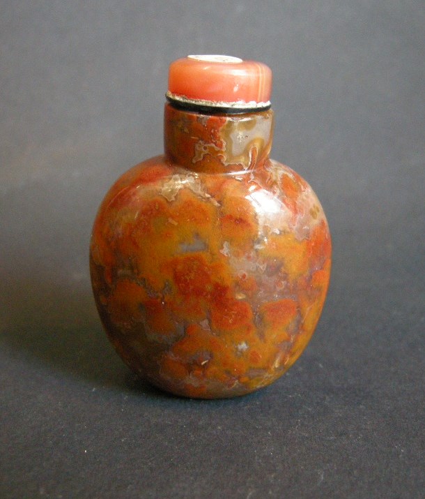 Snuff Bottles : snuff bottle  Agate mousse  - 1800/1860