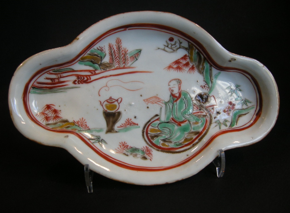 Polychrome : petit plateau en porcelain polychrome "Ko somometsuke" por le marché Japonais. Periode des Ming   vers 1630