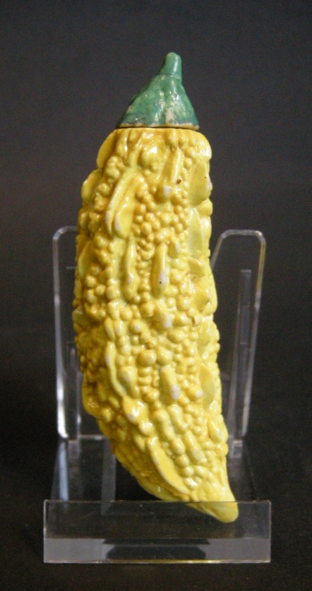 Snuff Bottles : Rare porcelain snuff bottle a vegetable shape - 1850/1920
Original stopper 