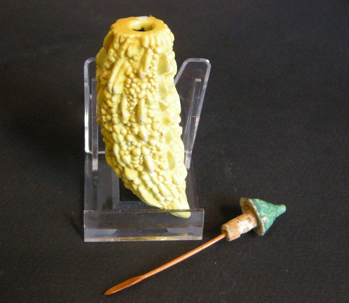 Snuff Bottles : Rare porcelain snuff bottle a vegetable shape - 1850/1920
Original stopper 