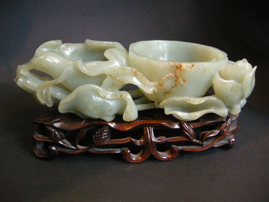 Works of Art : brushwasher nephrite Jade  sculpted in Lotus shape
1780/1880 