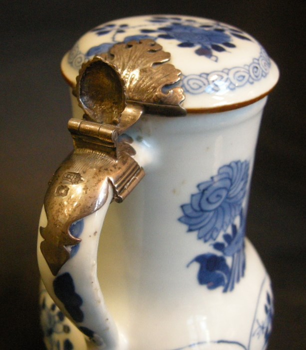 Works of Art : Jug and cover "Blue and White - Kangxi -