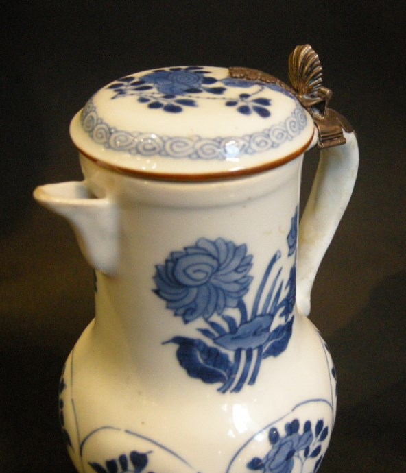 Works of Art : Jug and cover "Blue and White - Kangxi -
