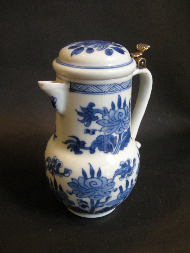 Works of Art : Jug and cover "blue and white" - Kangxi period -