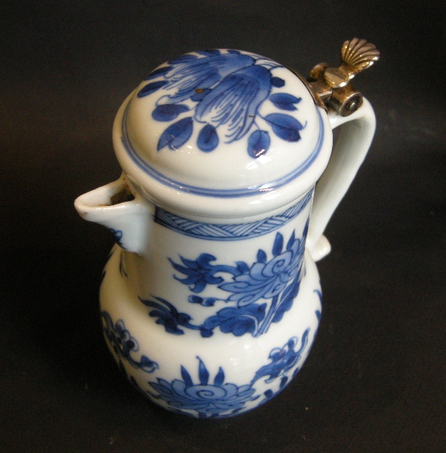 Works of Art : Jug and cover "blue and white" - Kangxi period -