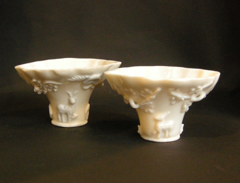 Blue White : pair of libation cups of rhinocéros horn form - Porcelain blanc de chine  -dehua kilns  Fujian province - 1640/1670