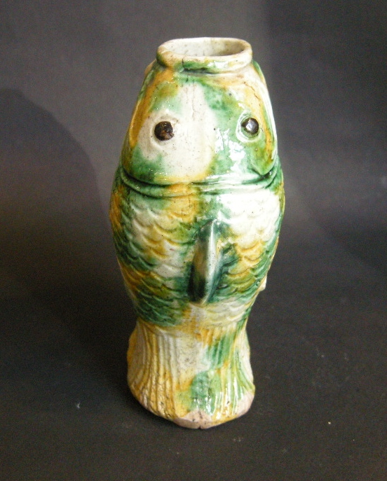 Polychrome : Vase en forme de poisson biscuit "Famille verte" - Epoque Kangxi 1662/1722